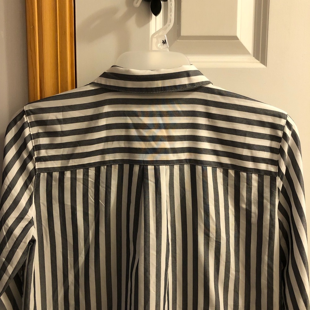 Woman's G.H. Bass Button Down Shirt - Picture 3 of 3
